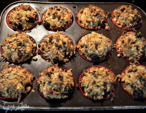 Поставим в духовку на 25мин.Проверяем центр зубочисткой.Он должен быть сухой.И подаем к столу.Приятного аппетита.