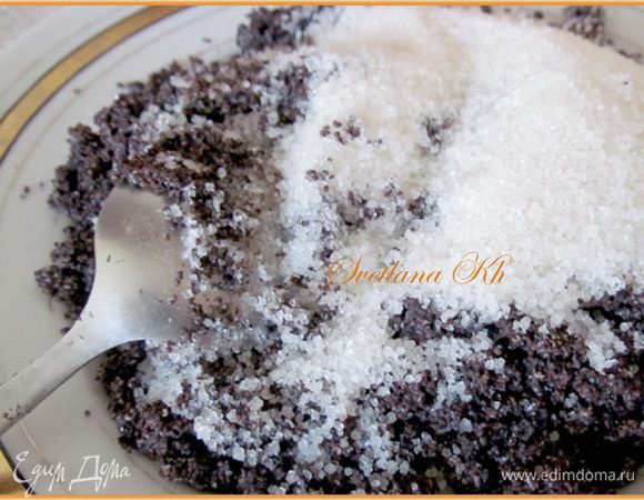 Добавить сахар и перемешать.