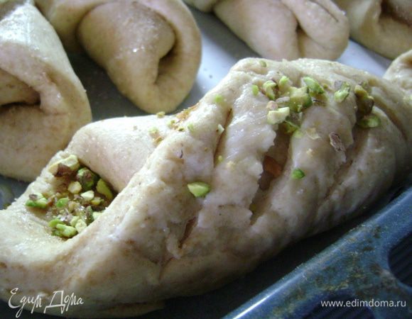 Можно посыпать не сахаром, а орешками, не менее вкусно!