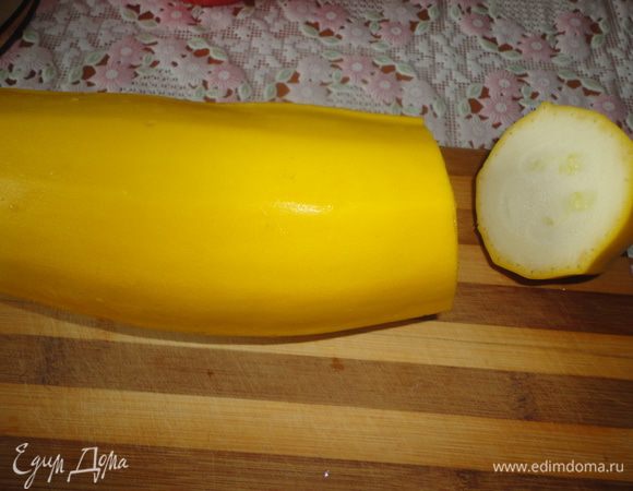 У кабачка отрезать "шапочку".