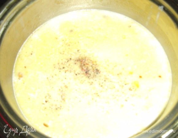 Затем добавить сливки и специи, довести до кипения и варить 15-20 мин. на слабом огне.