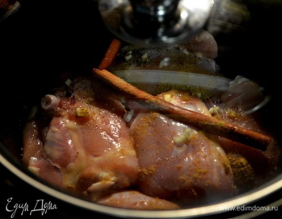 Включить программу на 4 часа/High/ или 8 часов /low/. Добавим изюм за 15 мин. до приготовления.