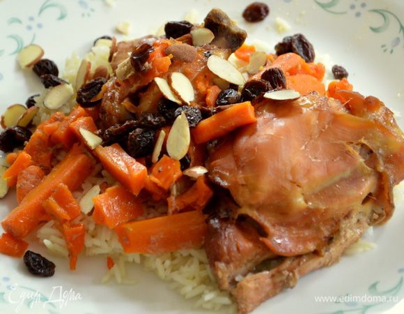 Выложить курин. бедрышки с морковью на тарелку. Палочку корицы удалить.
Блюдо подавать обсыпав миндалем и листьями кориандра /я использовала сухой кориандр/. С кускусом или рисом. Приятного аппетита.