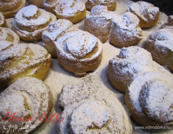 По желанию посыпать пудрой.