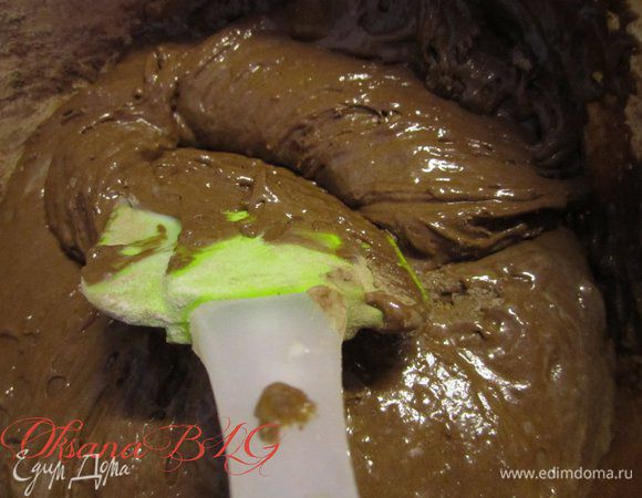 ..Ввести какао Добавить растительное масло, кипяток.