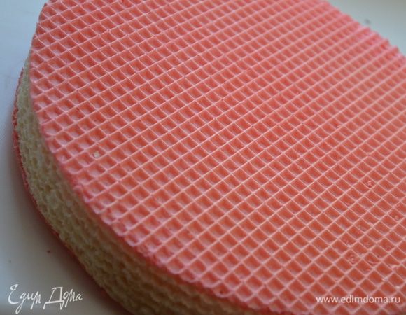 Нам понадобятся вафли которые используют для тортов .4шт.Не 4 упаковки)))а всего 4 вафельки.