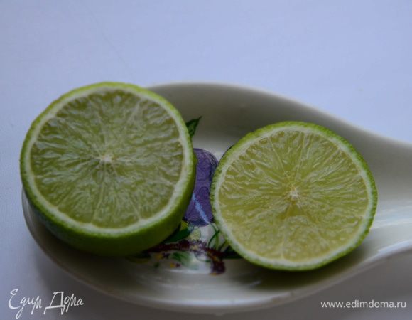 Добавить сок лайма(лимона) и сок(я добавляла яблочный.Взбить.