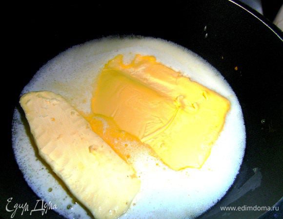 Сливочное масло(или маргарин)растопить на медленном огне...