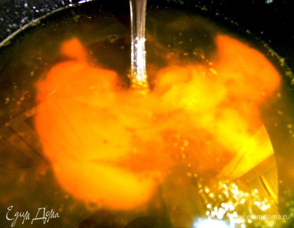 И размешиваем в подостывшем масле.