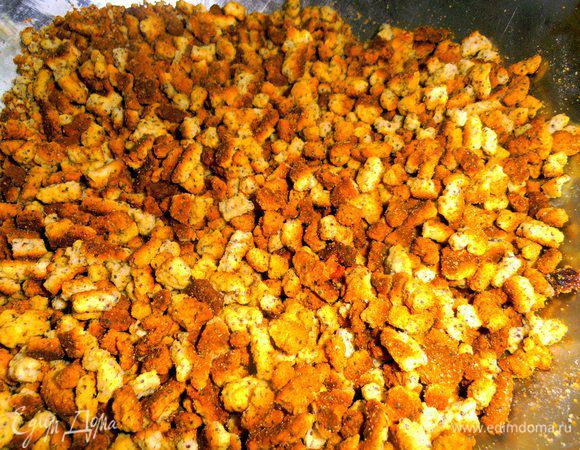 Когда остынут-ломаем в крупную крошку...Опять же детишки отлично с этим справятся(проверено!),да и мужская сильная рука пожамкает пару раз и с чувством выполненного долга отчалит к телевизору в ожидании чая!)))