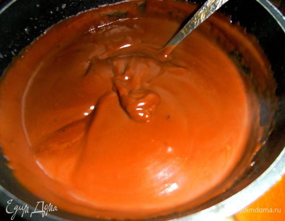 А у нас появится время сварить пудинг!Обычно я варю его в 400мл молока(в рецептуре-500),так он получается насыщеннее,вот и в этот раз также сделала.Не забудьте про сахар в пудинг,там его нет!