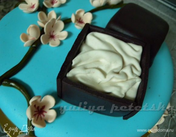 В коробочку положить "ткань"