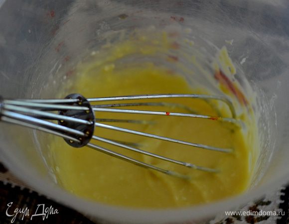 Пока тесто отдыхает в холодильнике приготовим лимонную начинку. Смешаем все ингридиенты до мягкого состояния.