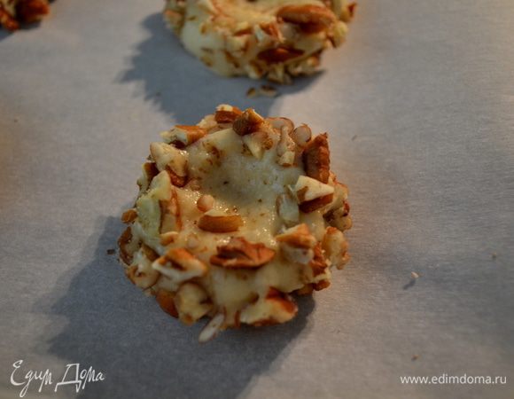 Пальчиком придавливаем центр.