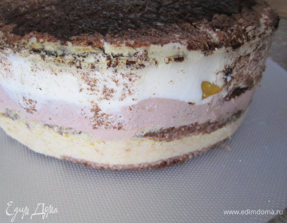 Поставить на 53-5 часов в холодильник. После застывания торт достать из формы.