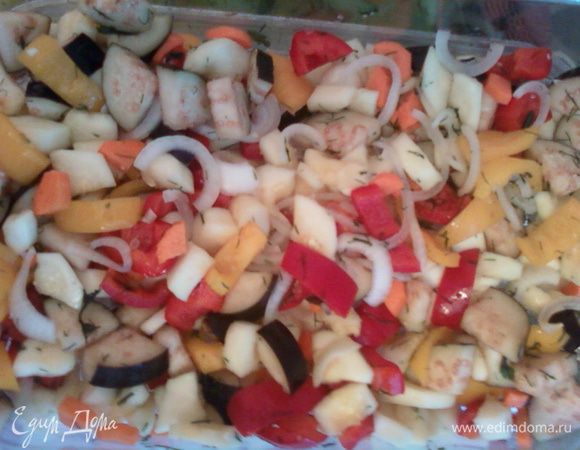 Овощи на верхний. Поставить минут на 45. Овощи можно снять и пораньше. Получаются вкусные окорочка с гарниром. 