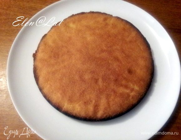 Выпекать корж при температуре 180 гр., примерно 20-30 минут до золотистого цвета.
Затем вынуть из формы и дать полностью остыть.