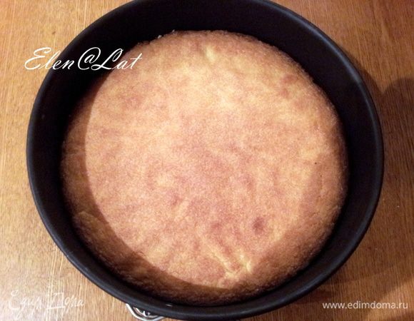 Полностью остывший корж вернуть в форму.