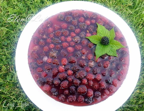 Торт поставить в холодильник на несколько часов, до полного застывания.
Когда торт застынет, можно подавать к столу.)))))
 Угощайтесь, очень, очень вкусно.)))))