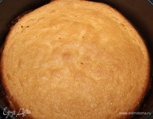 Затем бисквит охлаждаем. 