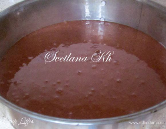 Наливаем в тесто стакан крутого кипятка и еще раз быстро-быстро перемешиваем. 
Выливаем в высокую форму (теста много) и выпекаем при 180* 50-60 мин.
