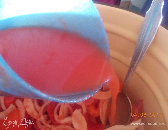 Переложить все в большую посуду ,в которой можно тушить. Добавить остальные ингредиенты и тушить на среднем огне 30 мин.