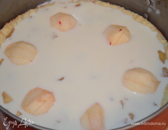 Выпекать еще 25 минут в разогретой до 200 градусов духовке. 