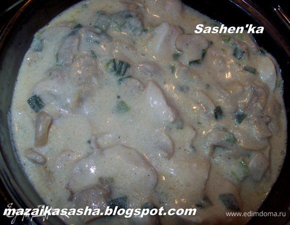 Перекладываем нашу начинку в форму для запекания. Не забудте вытащить лавровый лист.