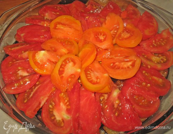 Закрываем крышкой и запекаем в духовке 30 минут при температуре 180 градусов.