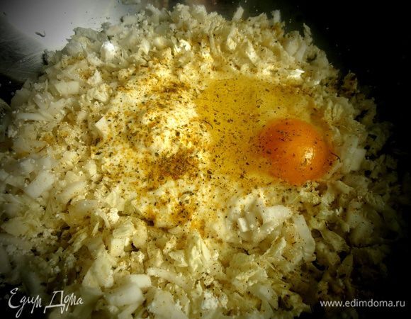 Присыпаем приправами из сухих овощей.Соль не надо!