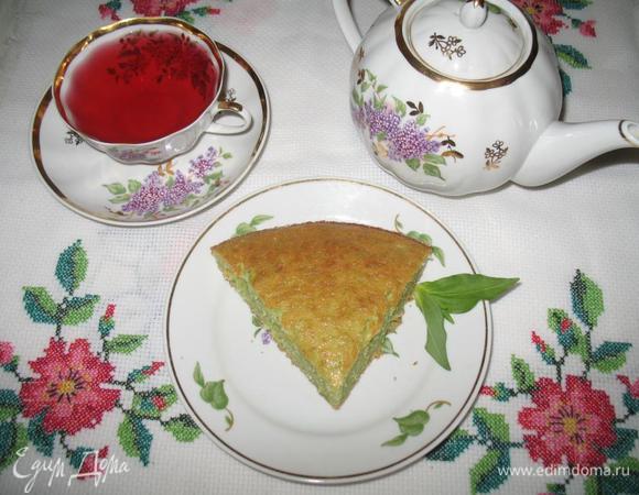 Проверять готовность зубочисткой или спичкой. Проткнуть пирог в нескольких местах, если спичка осталась чистой, и теста на ней  не осталось, значит, пирог готов.Угощайтесь!


