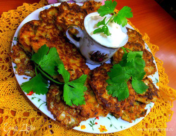 Вот такое количество оладушек получается из минимума продуктов!