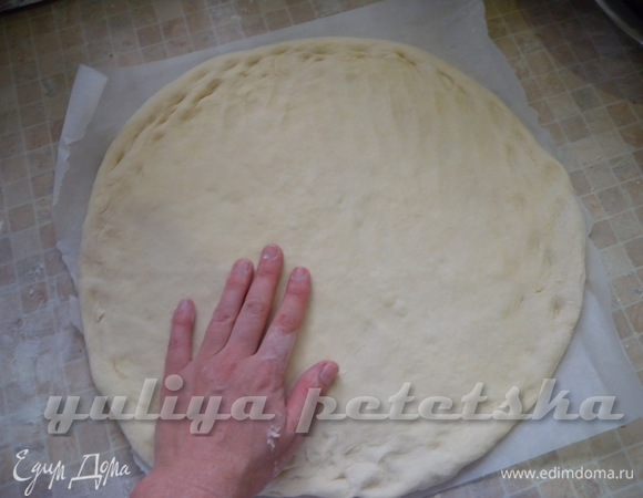 Второй вариант с капустой. Тесто можно раскатывать на бумаге для выпечки и с бумагой класть в форму. 