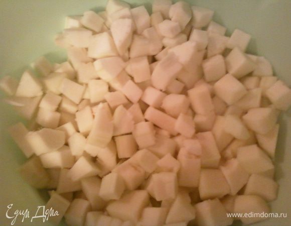 Кабачок порезать.