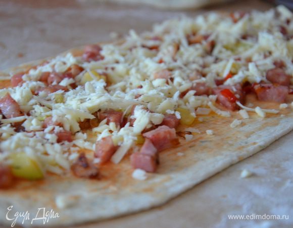 Присыпать тертым сыром.