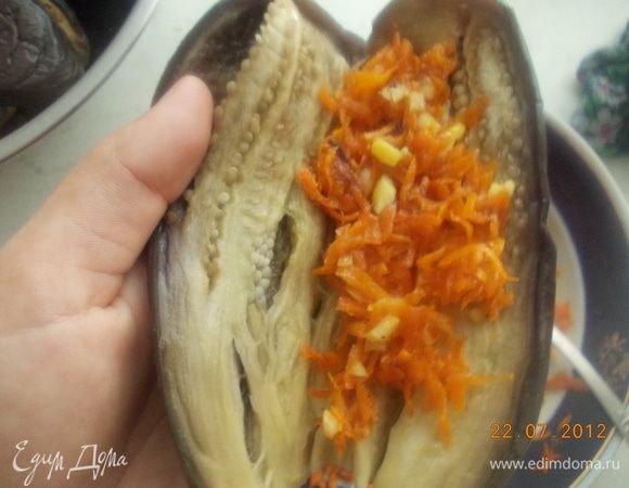 Нафаршировать баклажаны (можно добавить любимые специи).