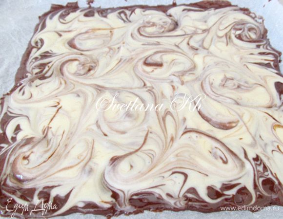 Сделать узоры зубочисткой и поставить выпекаться, при температуре 180 г, на 10-15 минут. У меня электрическая духовка, для газовой температура будет больше.