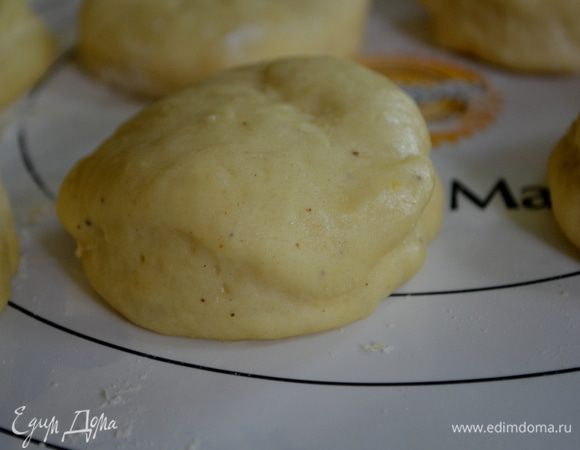 Прикроем затем пищев.пленкой и оставим на расстойку на 15мин.