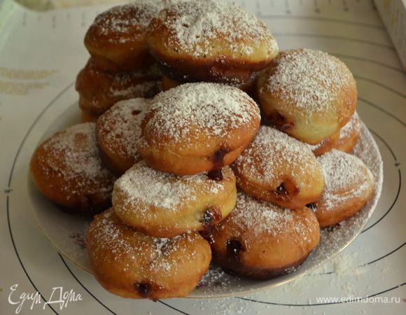 Заполнив все донаты,подаем к столу.Оч.вкусные донаты получаются,дети заказали их снова.