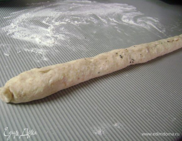 Концы соединить, крепко защипнув.