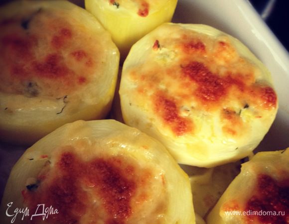 Форму со стаканчиками ставим в духовку на 15 минут при 180-200 градусах. И вот такие красавцы у нас получаются) Приятного аппетита!=)