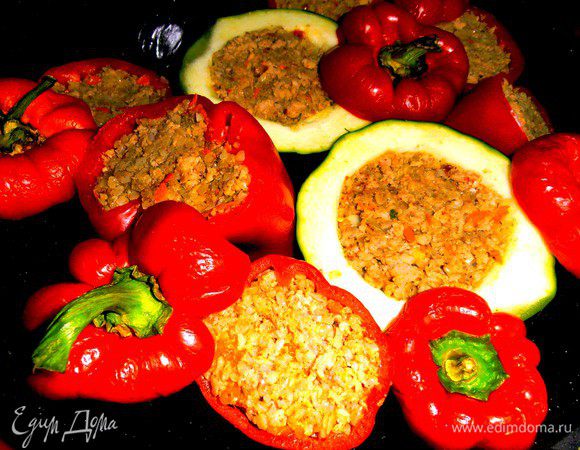 И все перчики...Начинки ровно хватило на это количество овощей!