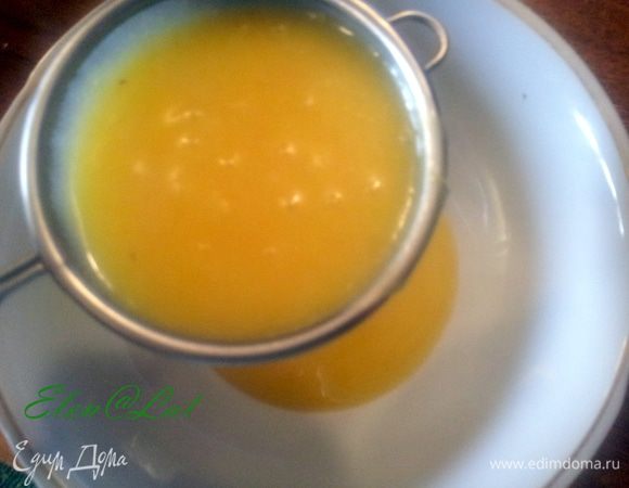  Сразу же пропустите через мелкое сито. Охладите периодически помешивая. Поместите в холодильник. 