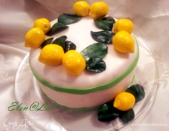 Торт очень нежный и вкусный, в меру сладкий с кислинкой и сильным ароматом лимона и цедры. Торт фантастически вкусен.