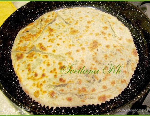 Жарим лепешки на сковороде в ложке растительного масла. Переворачиваем. Складываем стопочкой. Подаем с чаем.