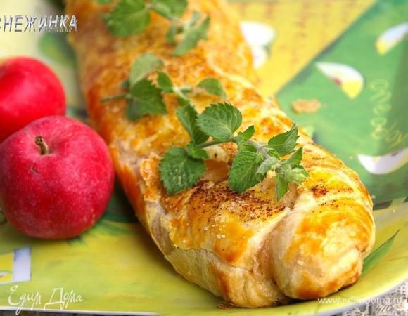 Выкайте 35–40 минут. Дайте ему остыть до теплого, только после этого аккуратно переложите на блюдо, так как он очень хрупкий и нежный.