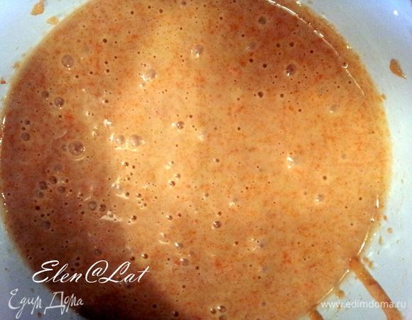 К моркови добавить все ингредиенты для теста и взбить.