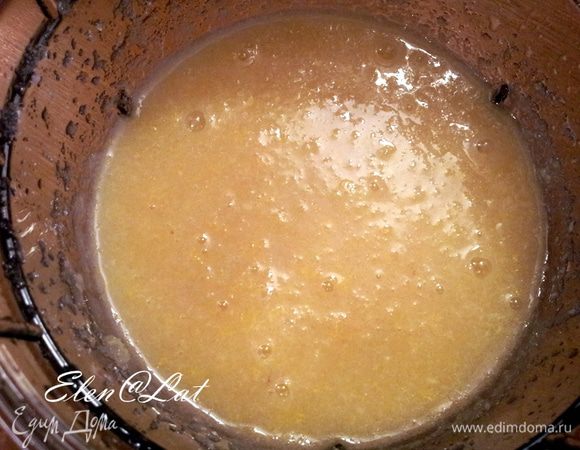 Для начинки лимон пропустить через мясорубку, я опять же это делаю в блендаре и смешать с сахаром.