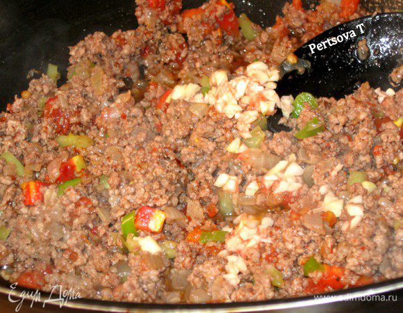 Добавить чеснок и тушем дальше.