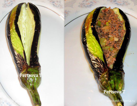 Берем баклажан делаем по середине надрез но не глубокий и двумя вилками открыть.
В полученый надрез кладем начинку.